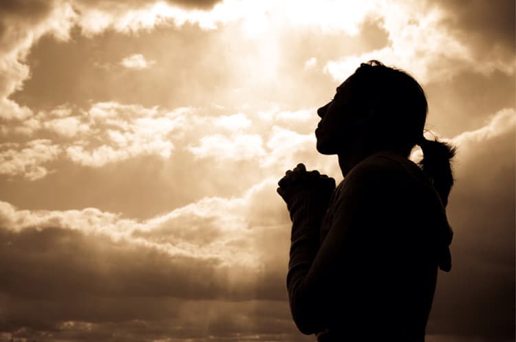 Prayer to God in difficult moments to bear